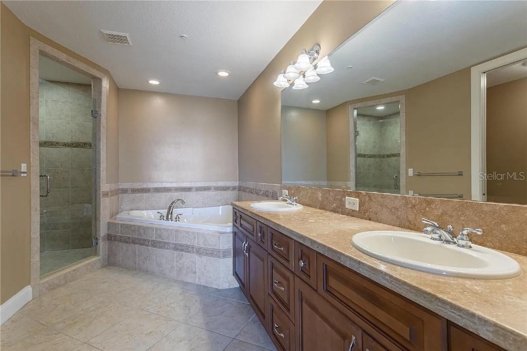 1714 Park Street N - Photo 3