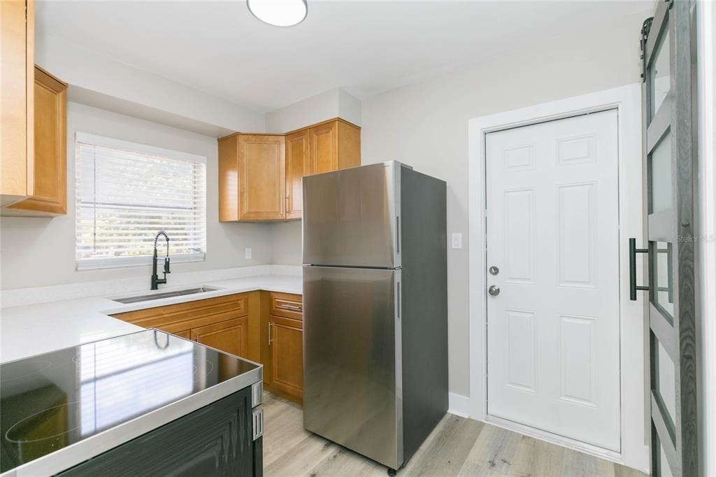 2600 52nd Avenue N - Photo 2