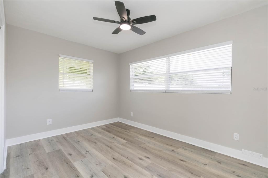2600 52nd Avenue N - Photo 5