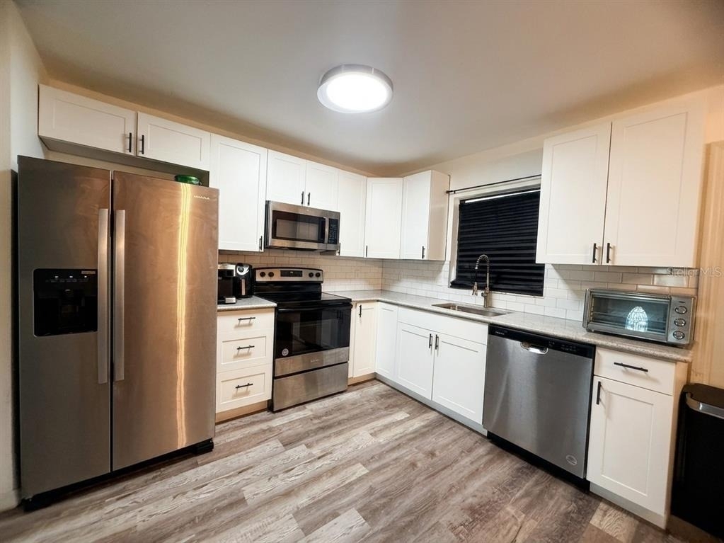 636 Rainbow Boulevard - Photo 2