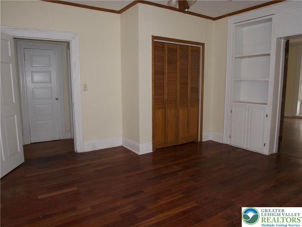 1020 Ferry Street - Photo 2