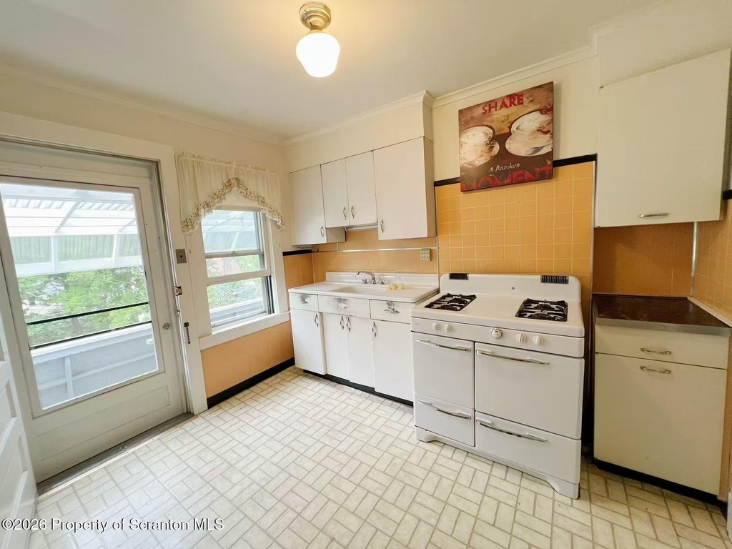 1707 Monroe Avenue - Photo 1