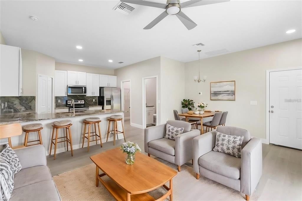 1201 W 9th Street - Photo 1