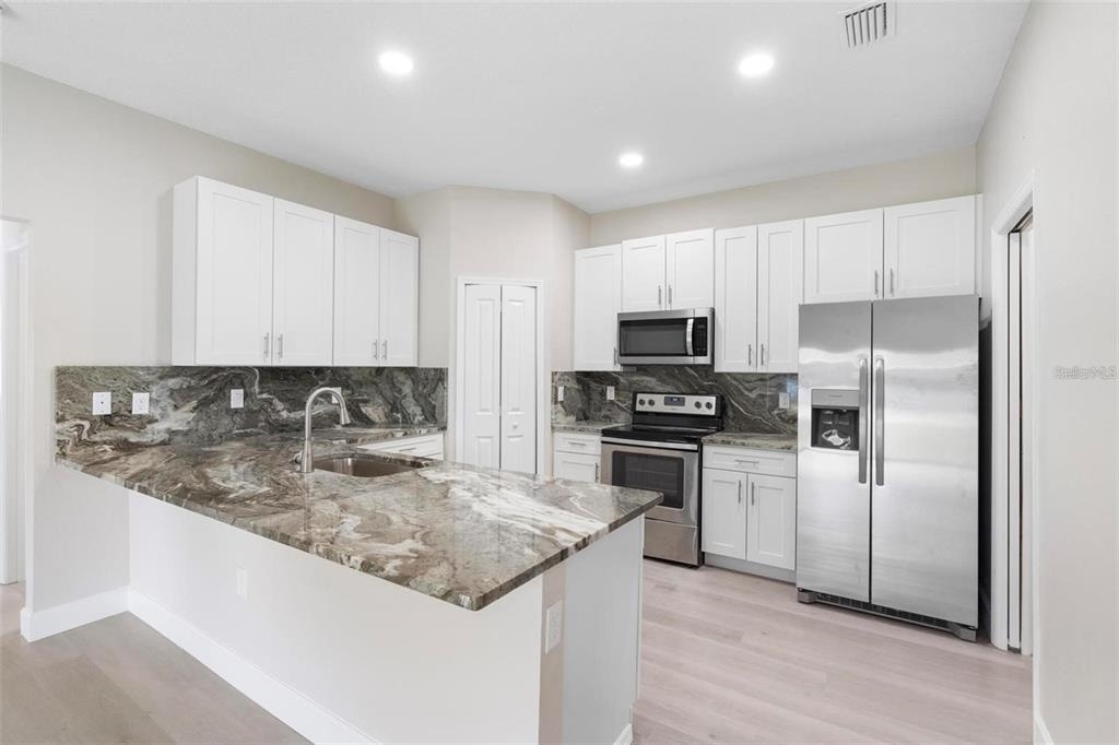 1201 W 9th Street - Photo 2