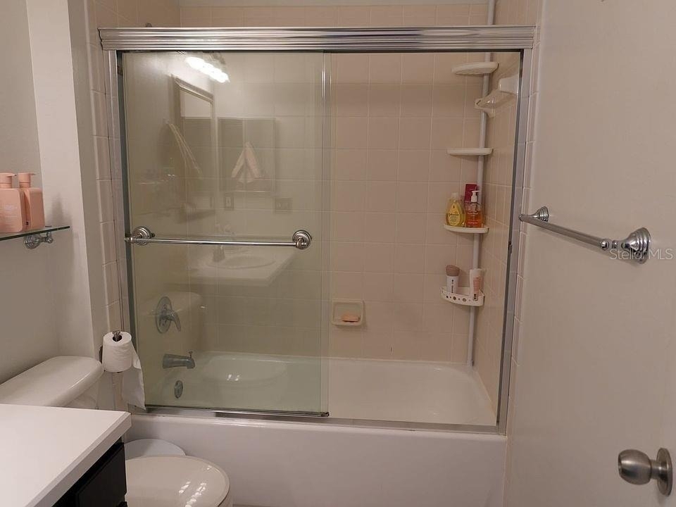 1004 Waterside Drive - Photo 4