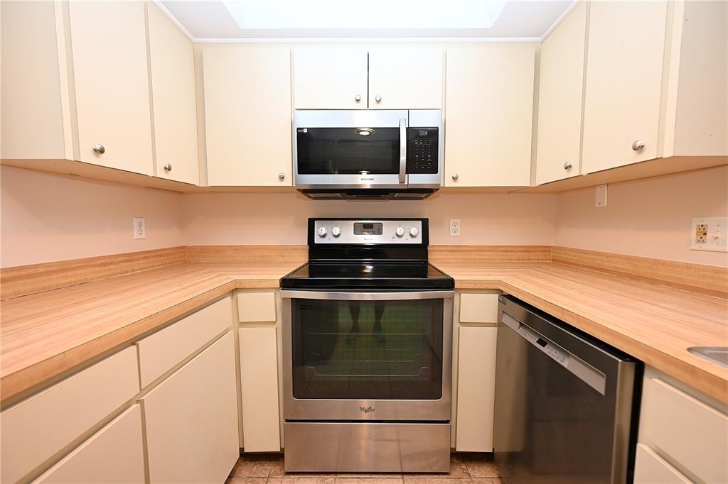 349 E Market Square - Photo 3
