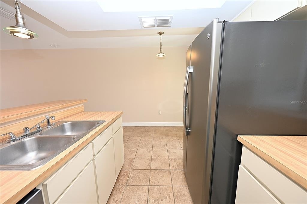 349 E Market Square - Photo 4