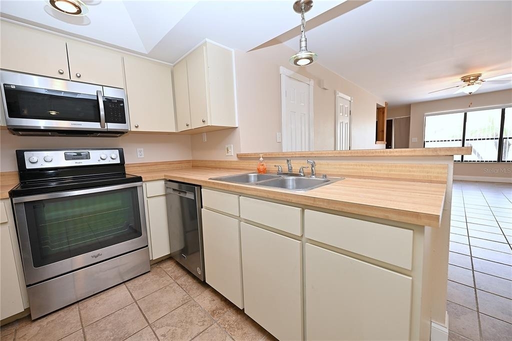 349 E Market Square - Photo 6