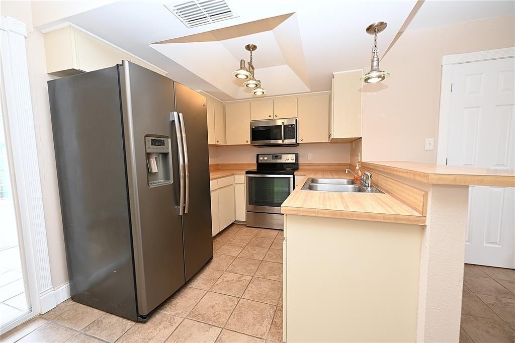 349 E Market Square - Photo 2