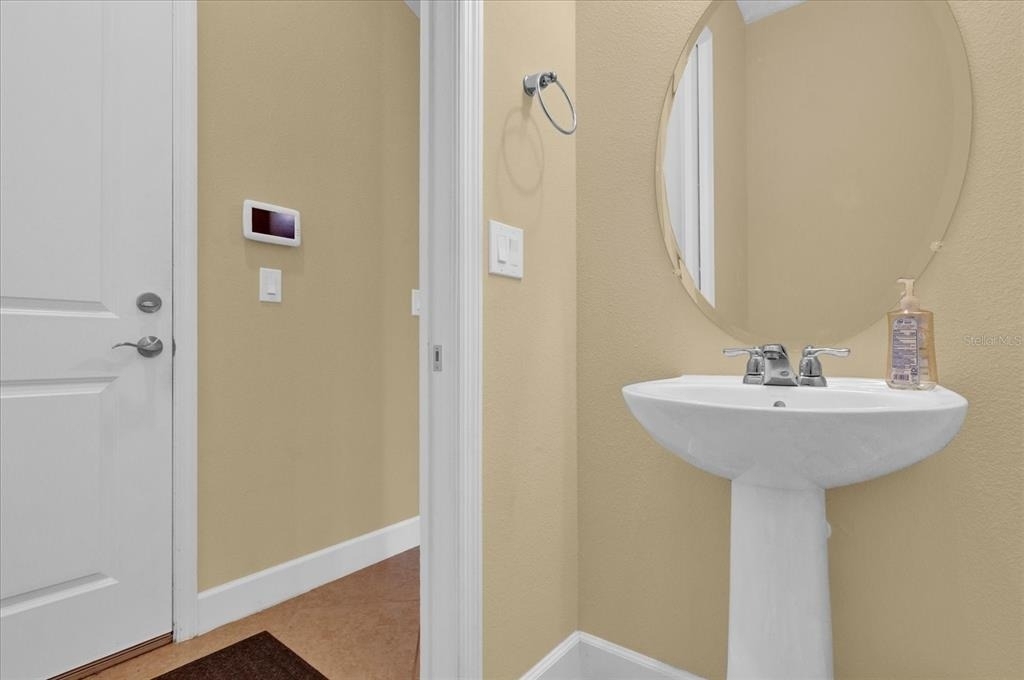 9219 Laureate Boulevard - Photo 8