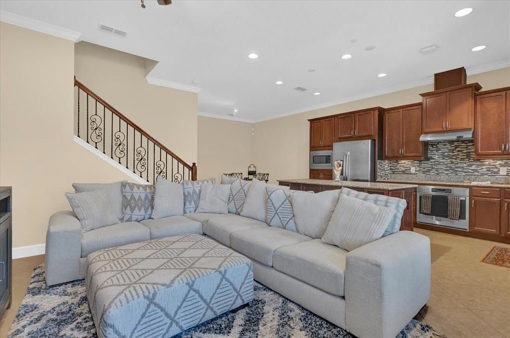 9219 Laureate Boulevard - Photo 2