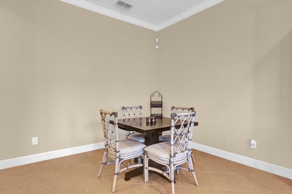 9219 Laureate Boulevard - Photo 7