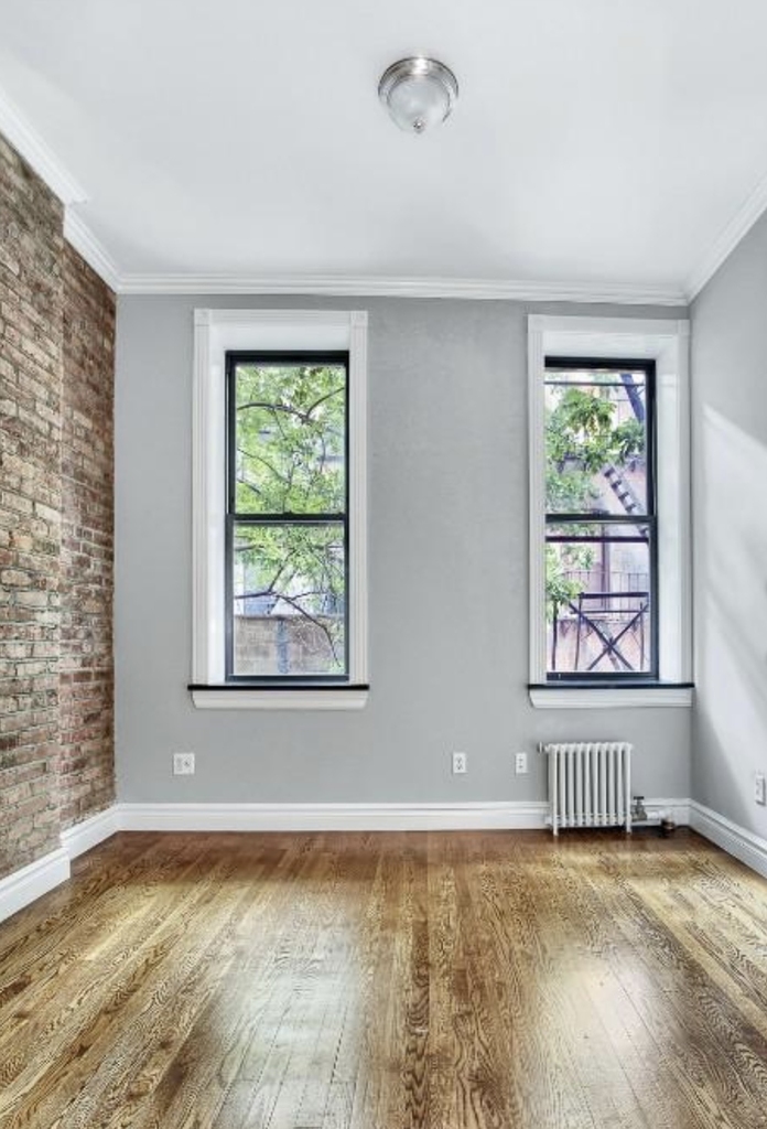 Mott Street - Photo 3
