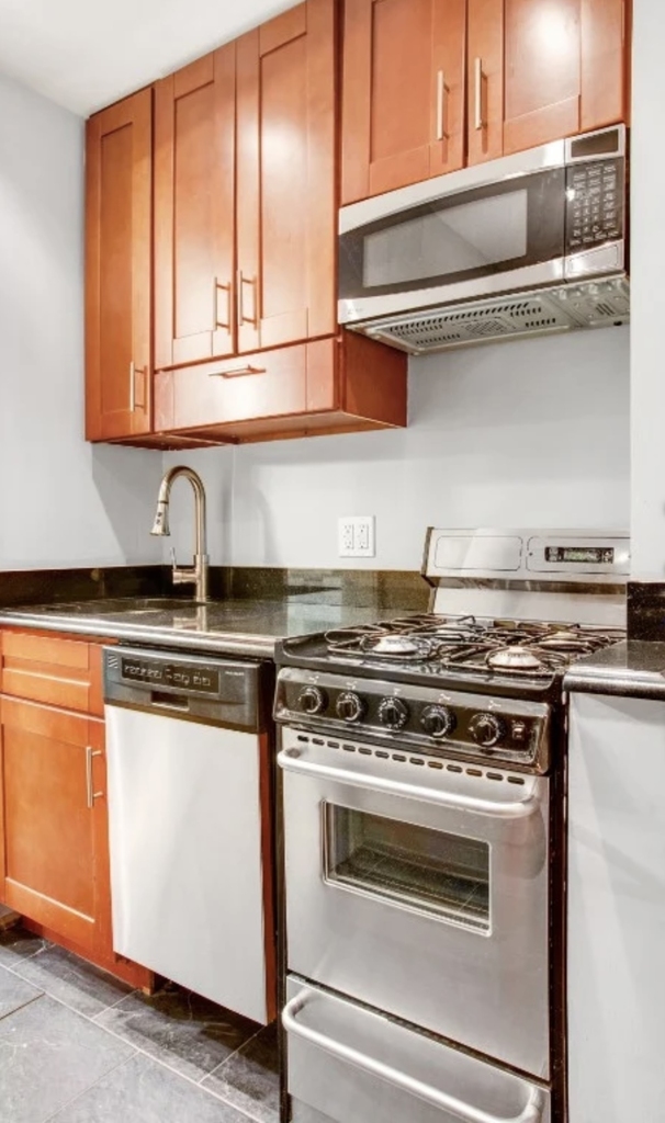 West 53rd Street - Photo 6