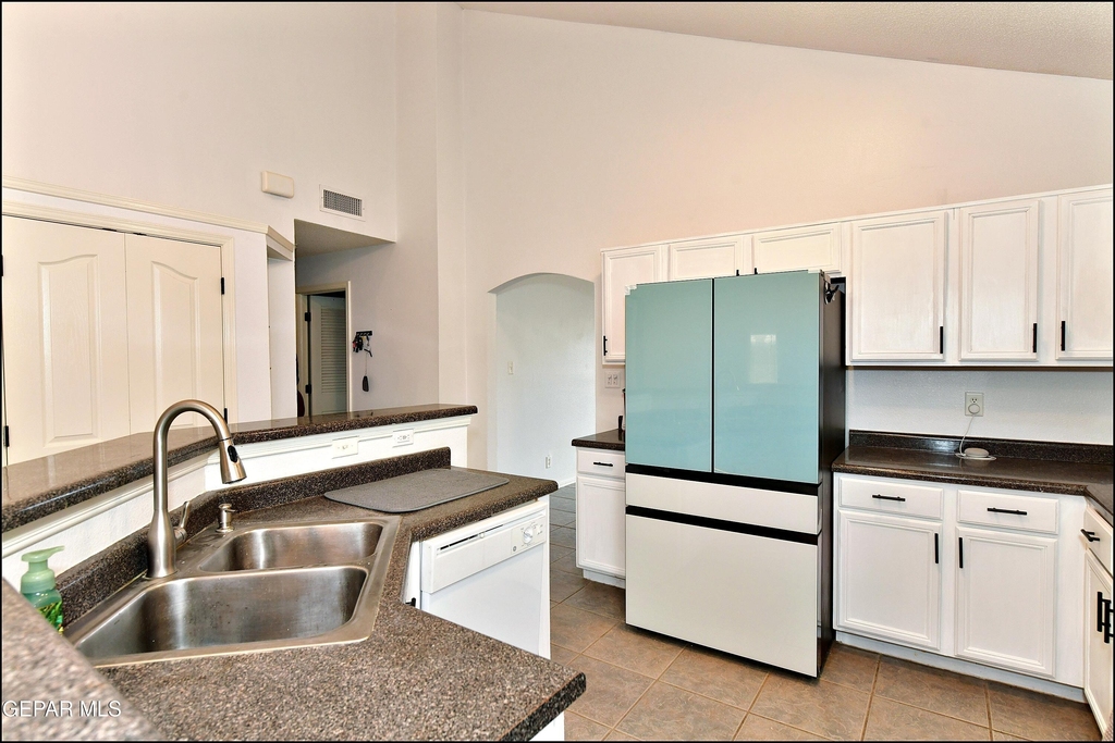 10937 Northview Drive - Photo 16