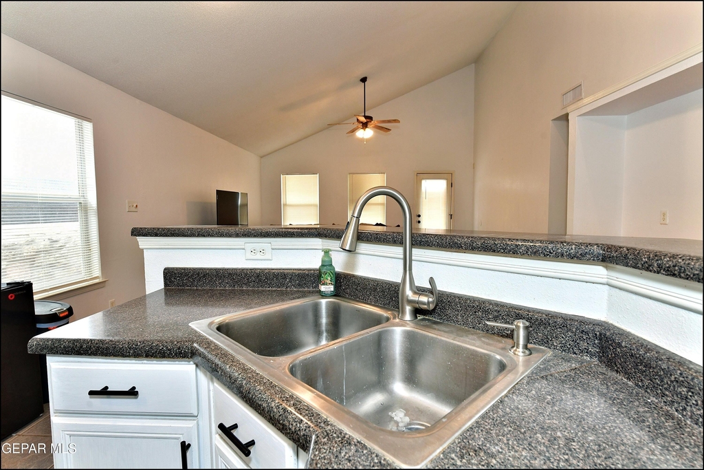10937 Northview Drive - Photo 11