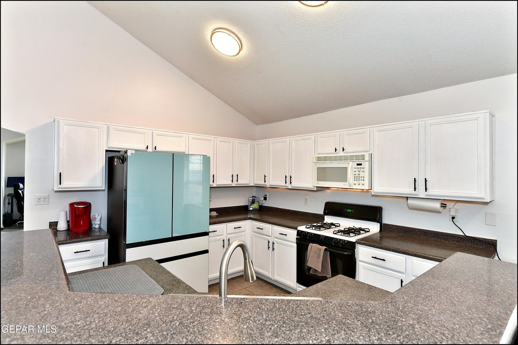 10937 Northview Drive - Photo 17