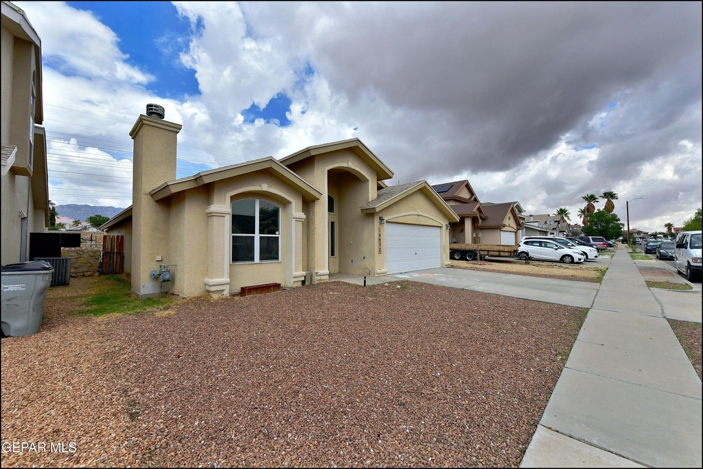 10937 Northview Drive - Photo 0