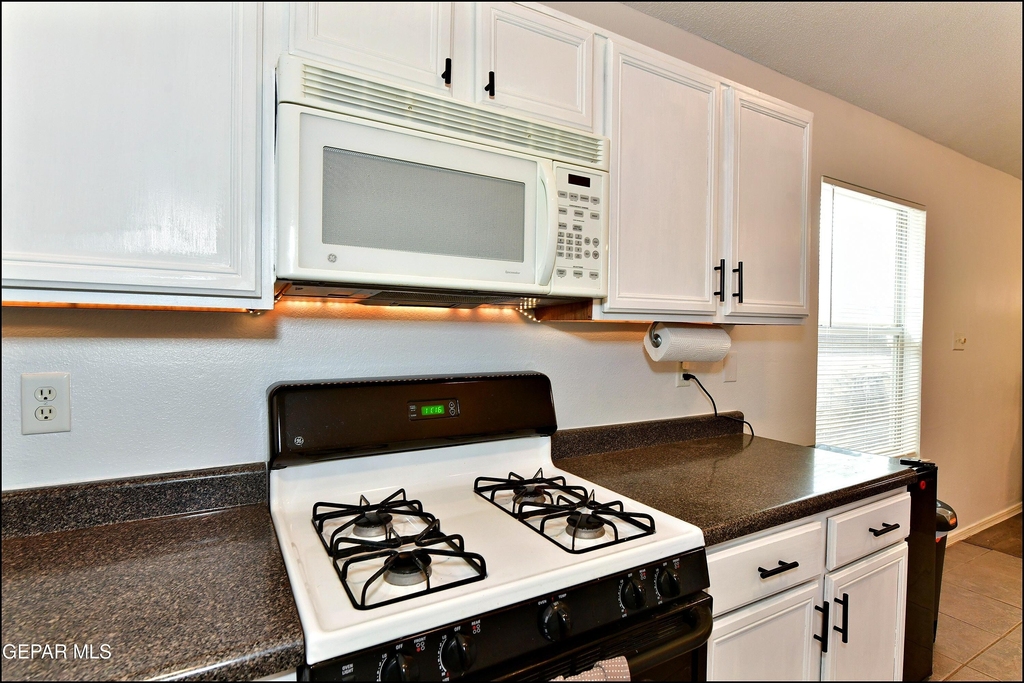 10937 Northview Drive - Photo 14