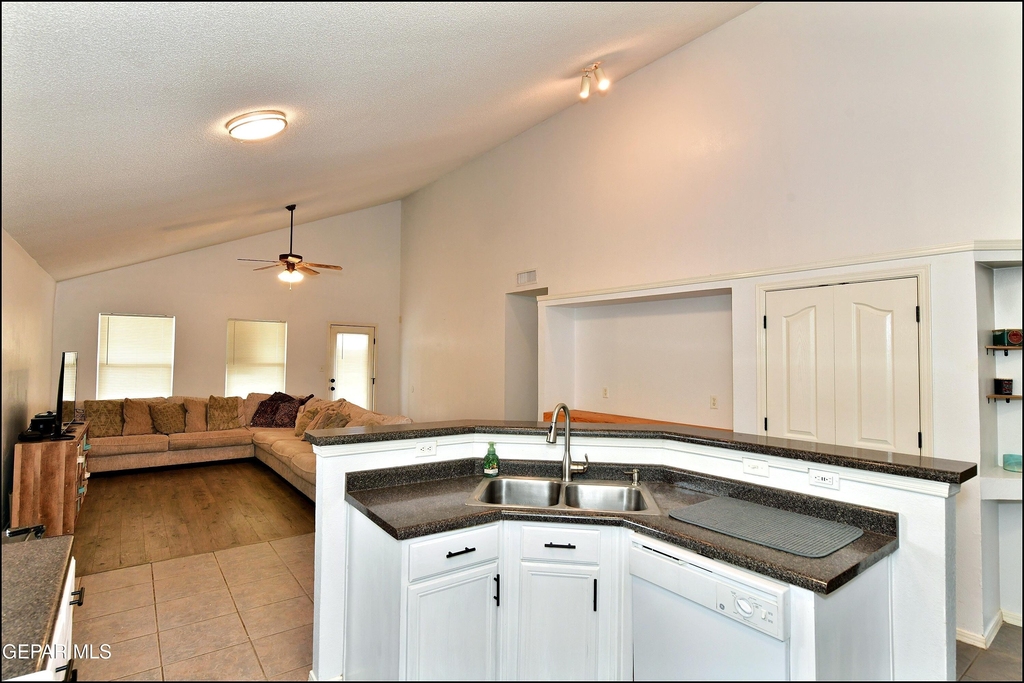 10937 Northview Drive - Photo 13