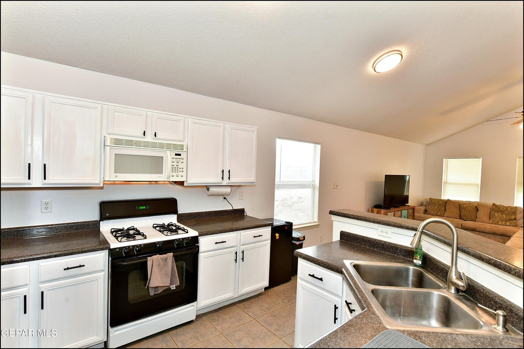 10937 Northview Drive - Photo 12