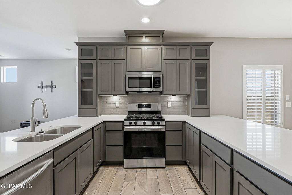2025 William Caples Street - Photo 11