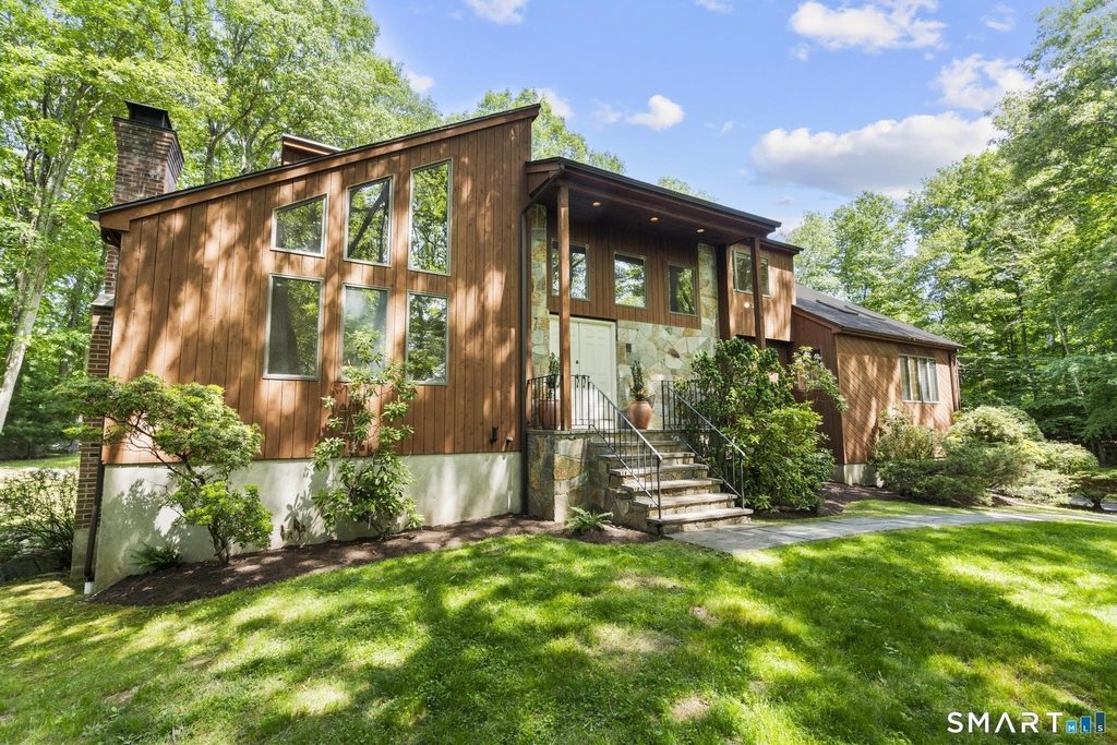 732 Den Road - Photo 1