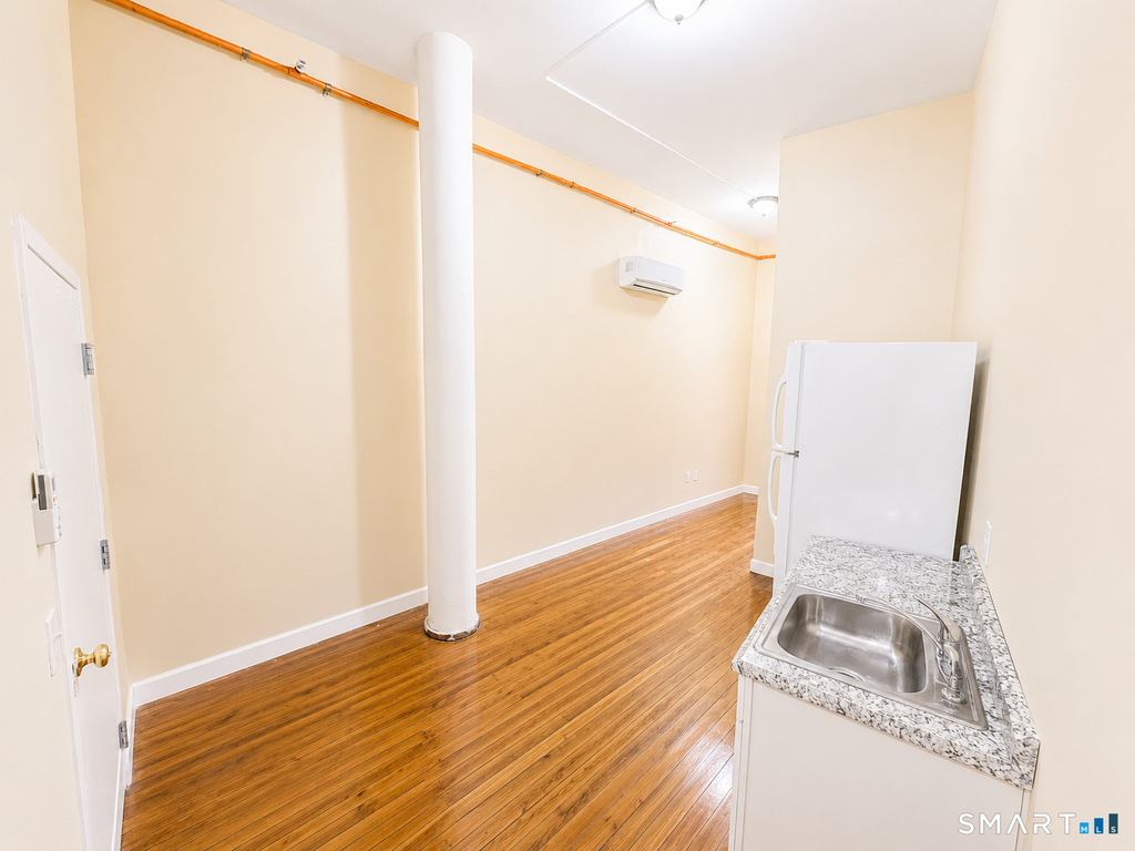 105 Bank Street - Photo 0