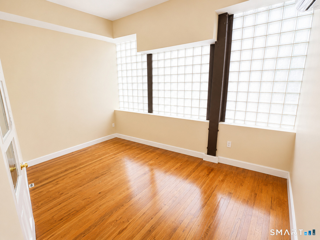 105 Bank Street - Photo 6