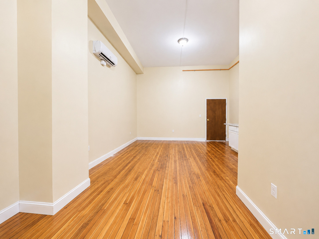 105 Bank Street - Photo 4