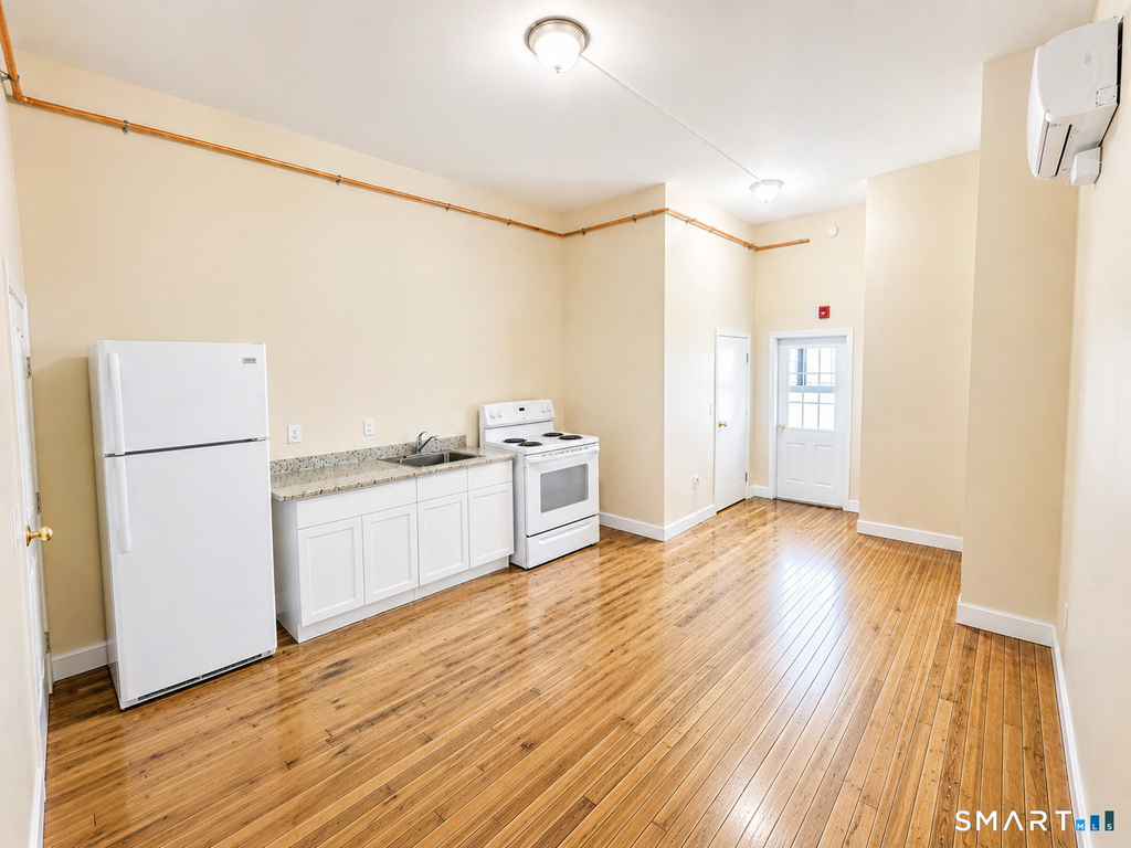 105 Bank Street - Photo 1