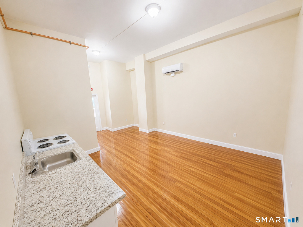 105 Bank Street - Photo 3