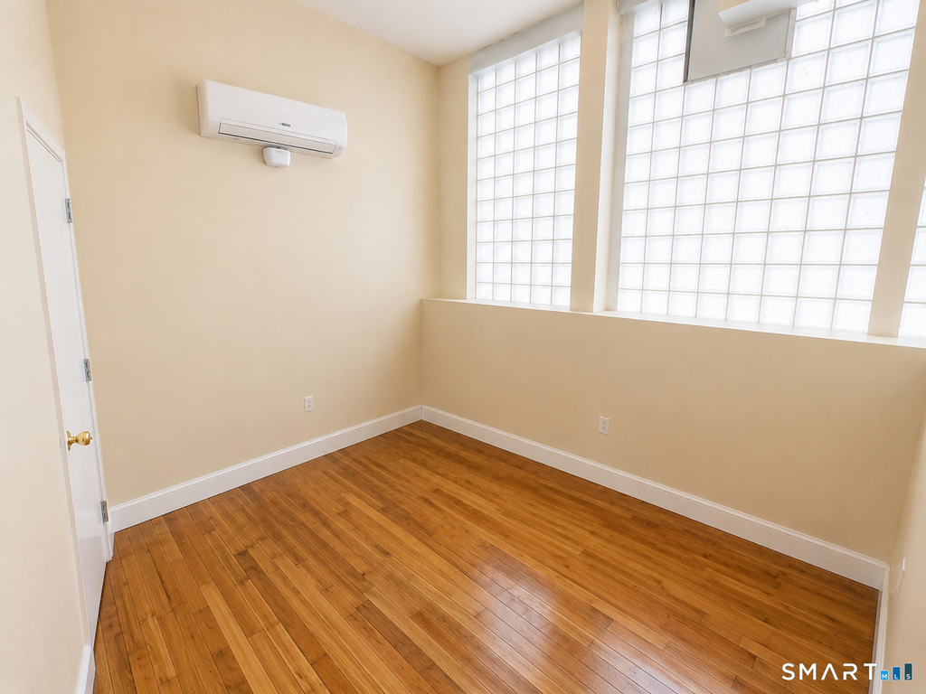 105 Bank Street - Photo 1