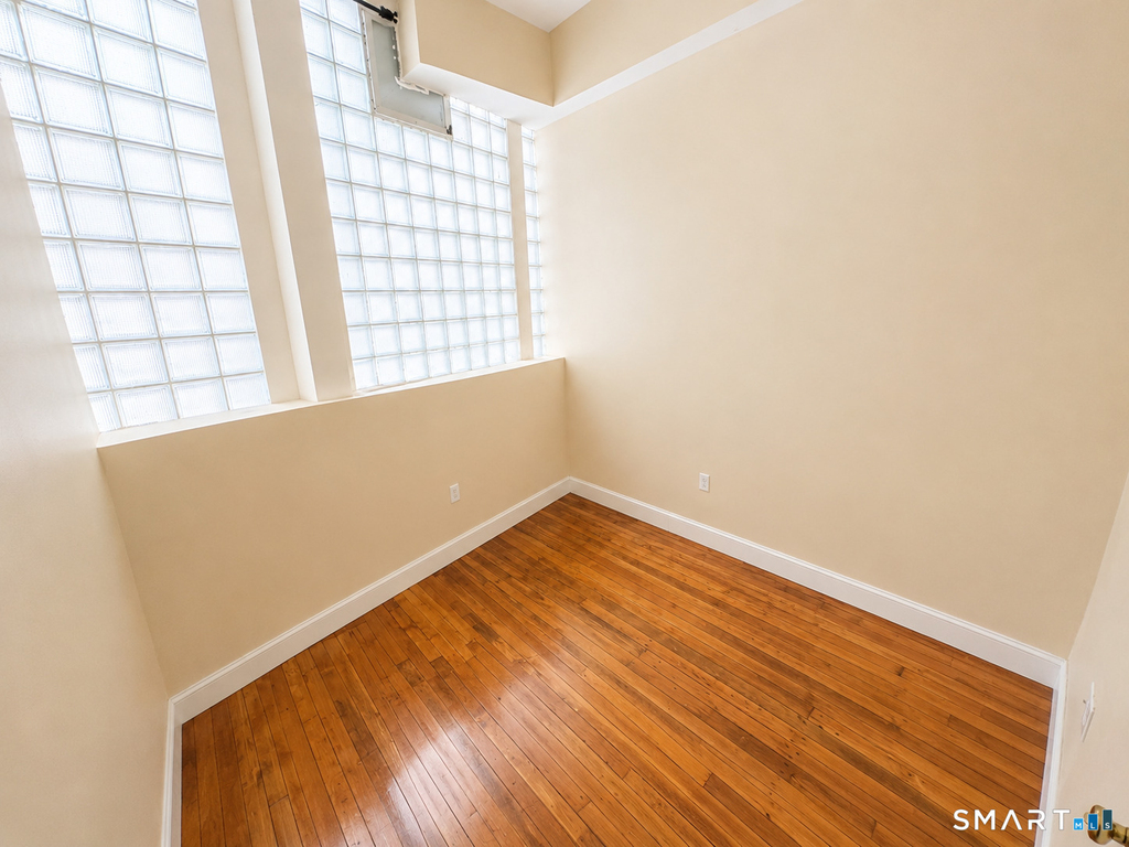 105 Bank Street - Photo 5