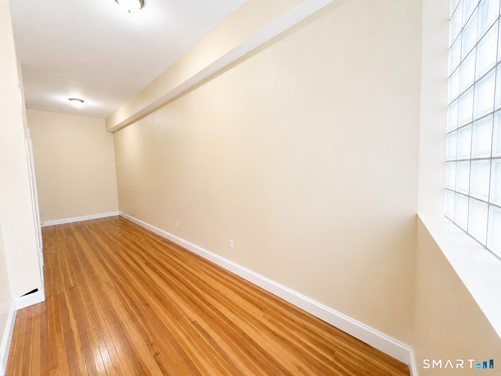105 Bank Street - Photo 1