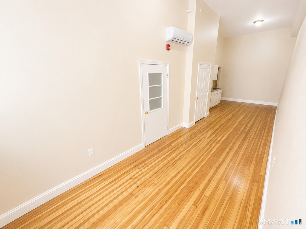 105 Bank Street - Photo 2