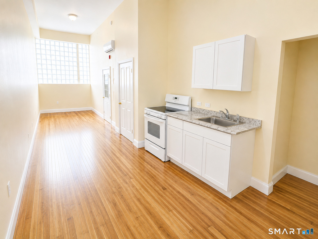 105 Bank Street - Photo 0
