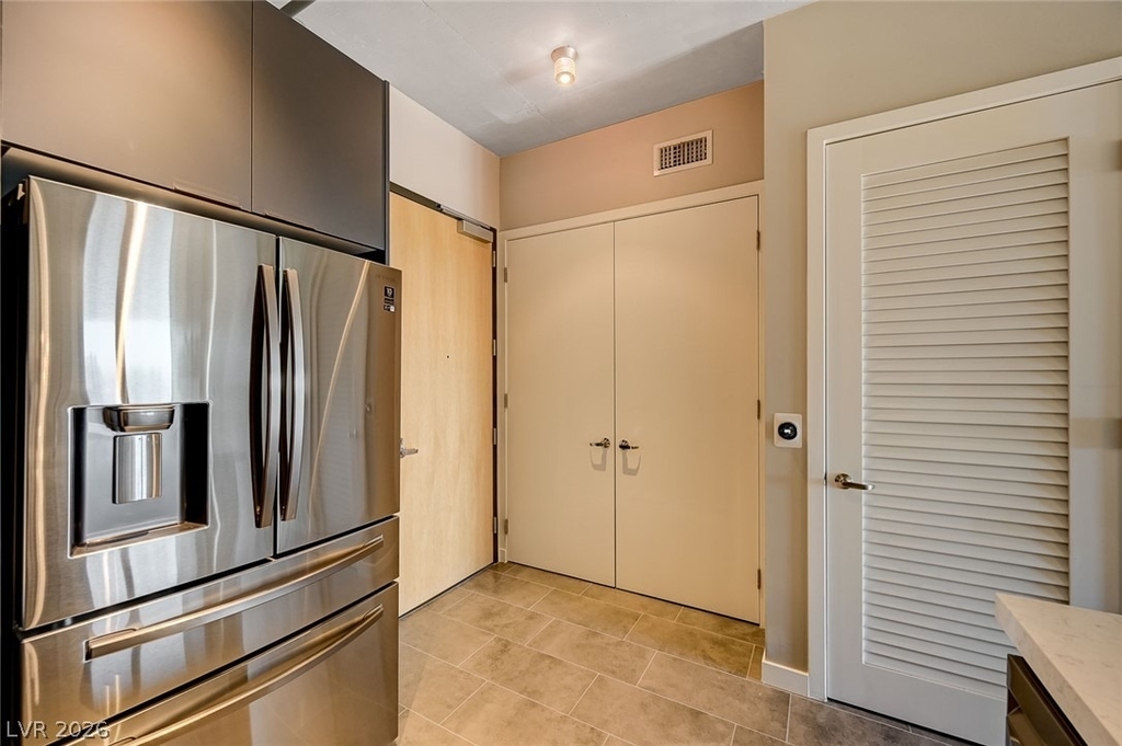 353 E Bonneville Avenue - Photo 3
