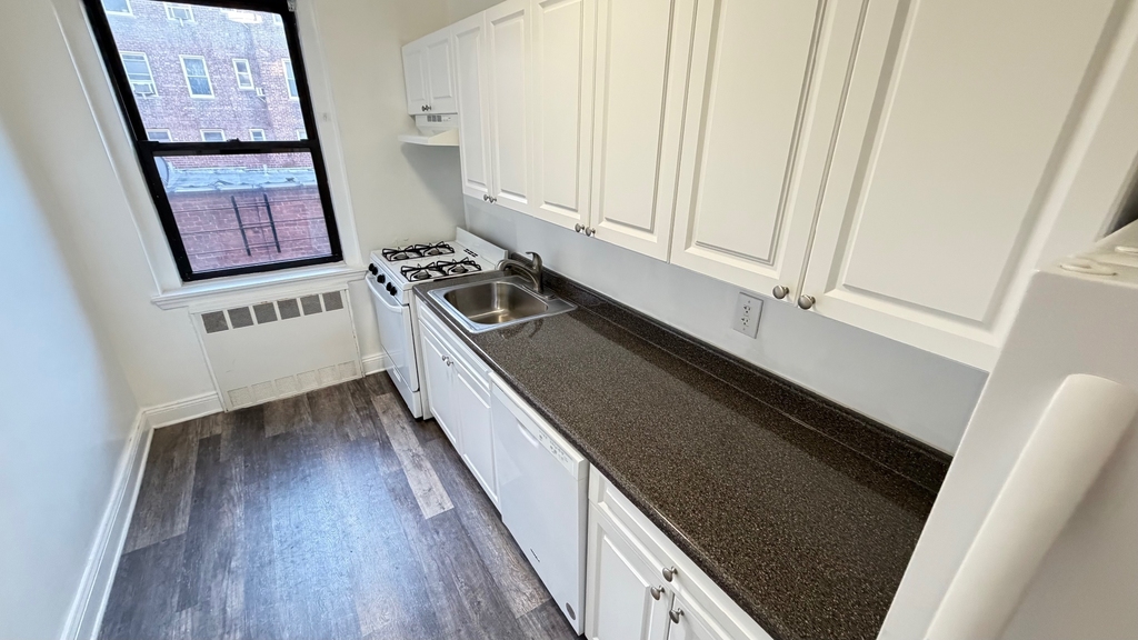 65-65 Booth Street - Photo 2