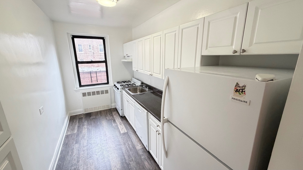 65-65 Booth Street - Photo 0