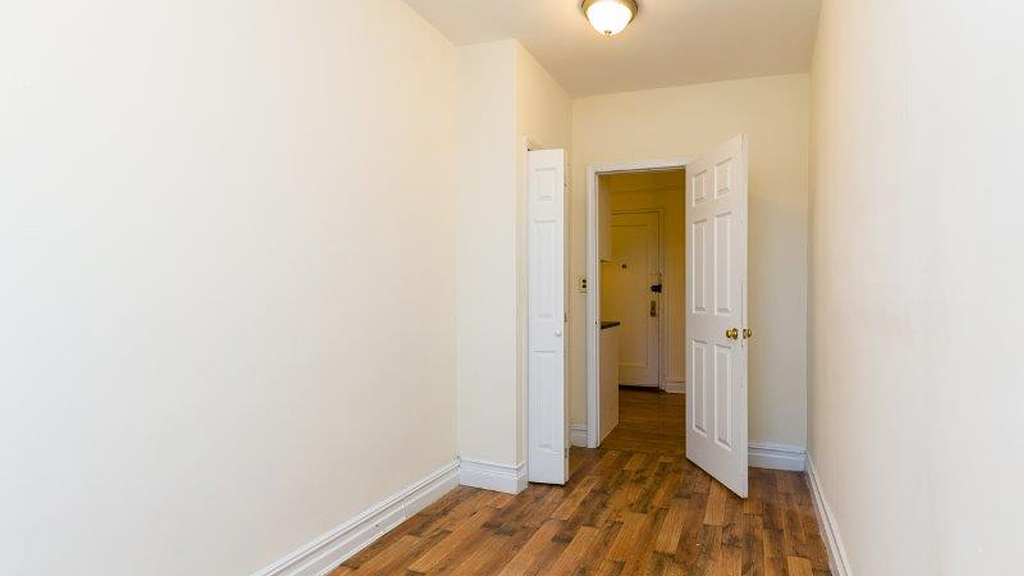 102 Albemarle Rd - Photo 2