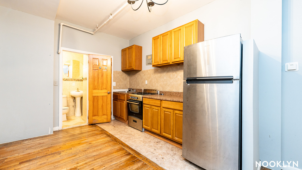 91 W 119th St - Photo 4