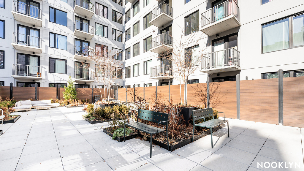 1499 Bedford Ave - Photo 16