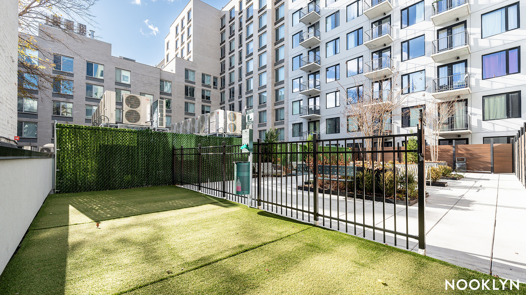 1499 Bedford Ave - Photo 15