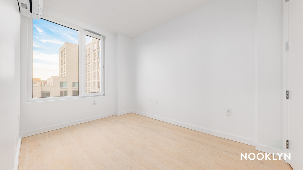 1499 Bedford Ave - Photo 3