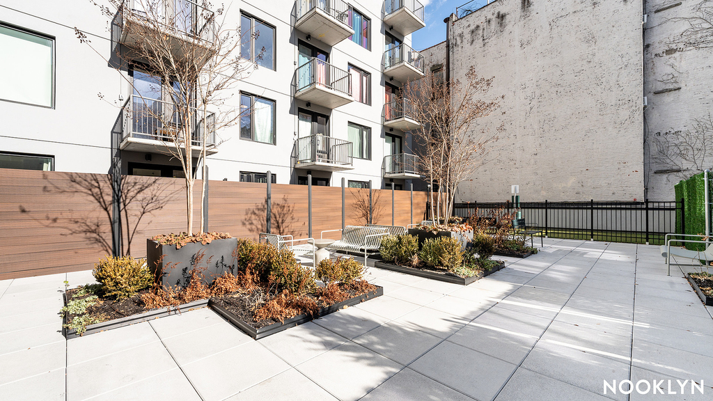 1499 Bedford Ave - Photo 10
