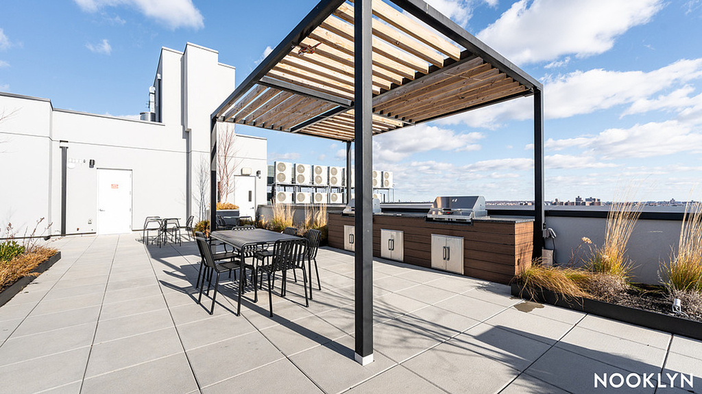 1499 Bedford Ave - Photo 18