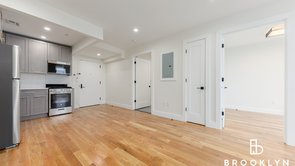 535 Grand St - Photo 0