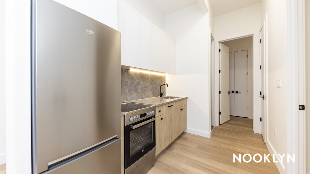 589 Knickerbocker Ave - Photo 0