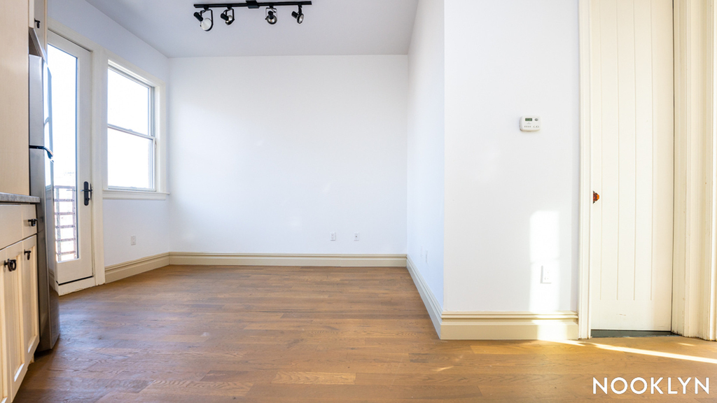 1359 Myrtle Ave  - Photo 14